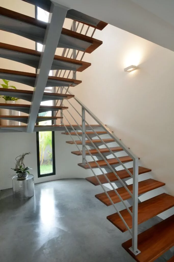 Réalisation architecte La Réunion - Architecture pour particulier - GRAZZINI - escalier, béton ciré