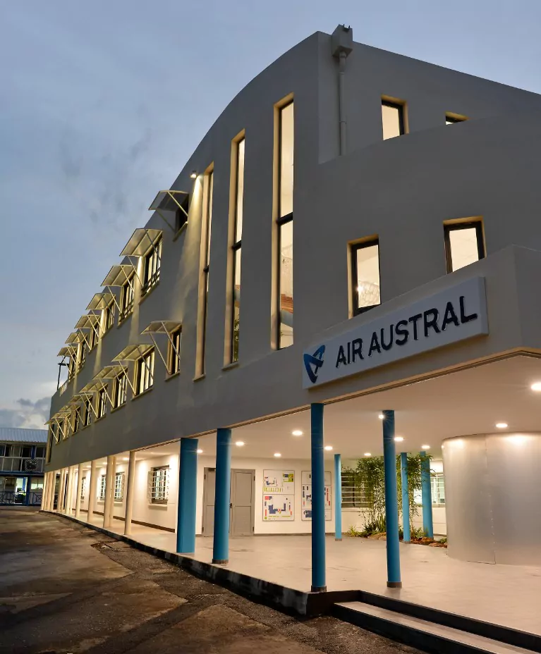 Réalisation architecte La Réunion - Architecture professionnelle, entreprise - Air Austral - façade avant