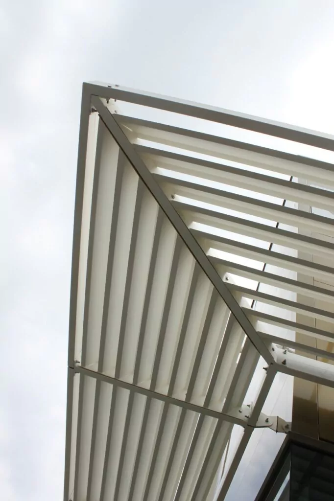 Réalisation architecte La Réunion - Architecture professionnelle, entreprise - Sport 2000 - design toit