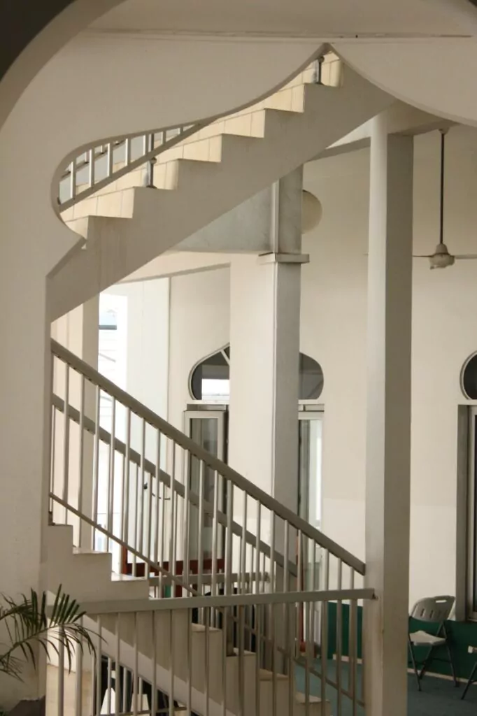 Réalisation architecte La Réunion - Concours - Mosquée des Lataniers - vue escalier